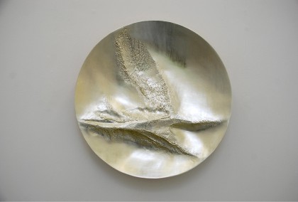 Simon Allen Headland 2, 12ct White Gold on Carved Wood Ø62 cm