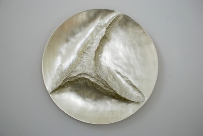Simon Allen Zenith, 12ct White Gold on Carved Wood Ø128cm