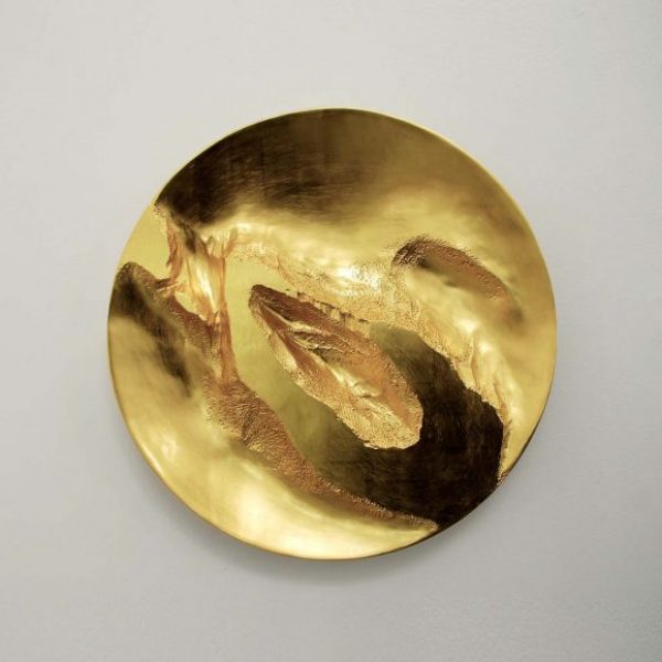 Simon Allen Form and Transformation 14, 22ct Gold on carved wood Ø 50 cm.