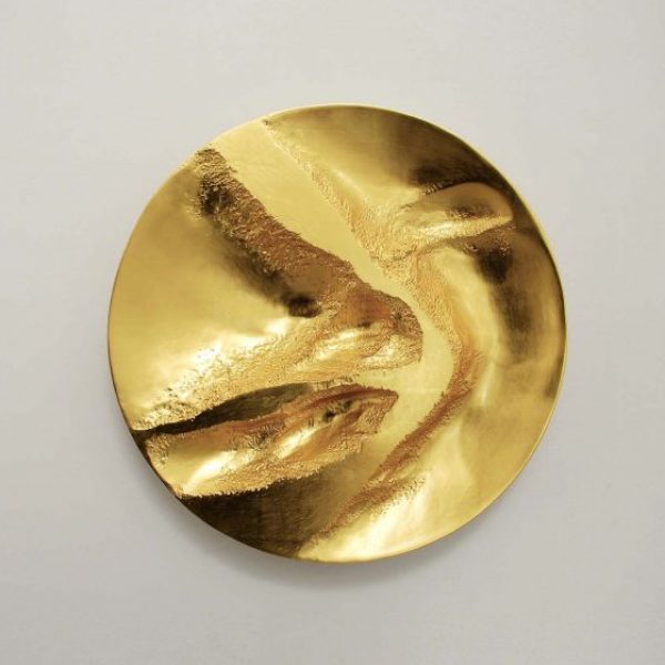 Simon Allen Form and Transformation 15, 22ct Gold on carved wood Ø 50 cm.