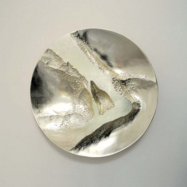 Simon Allen Form and Transformation 7, 12ct White Gold on carved wood Ø 50 cm.