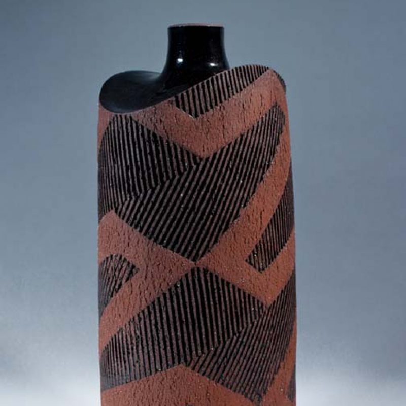 Suleyman Saba SS1_Tall vase, red+black stoneware h30 x 14